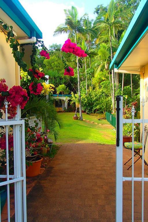 Villa Marine Holiday Apartments Cairns Yorkeys Knob Екстериор снимка